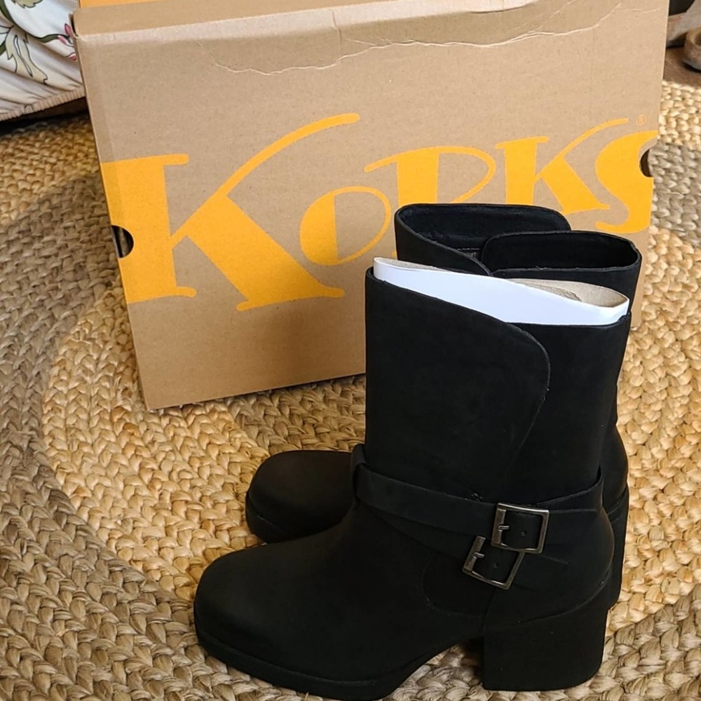 NWT Korks Korks Boots